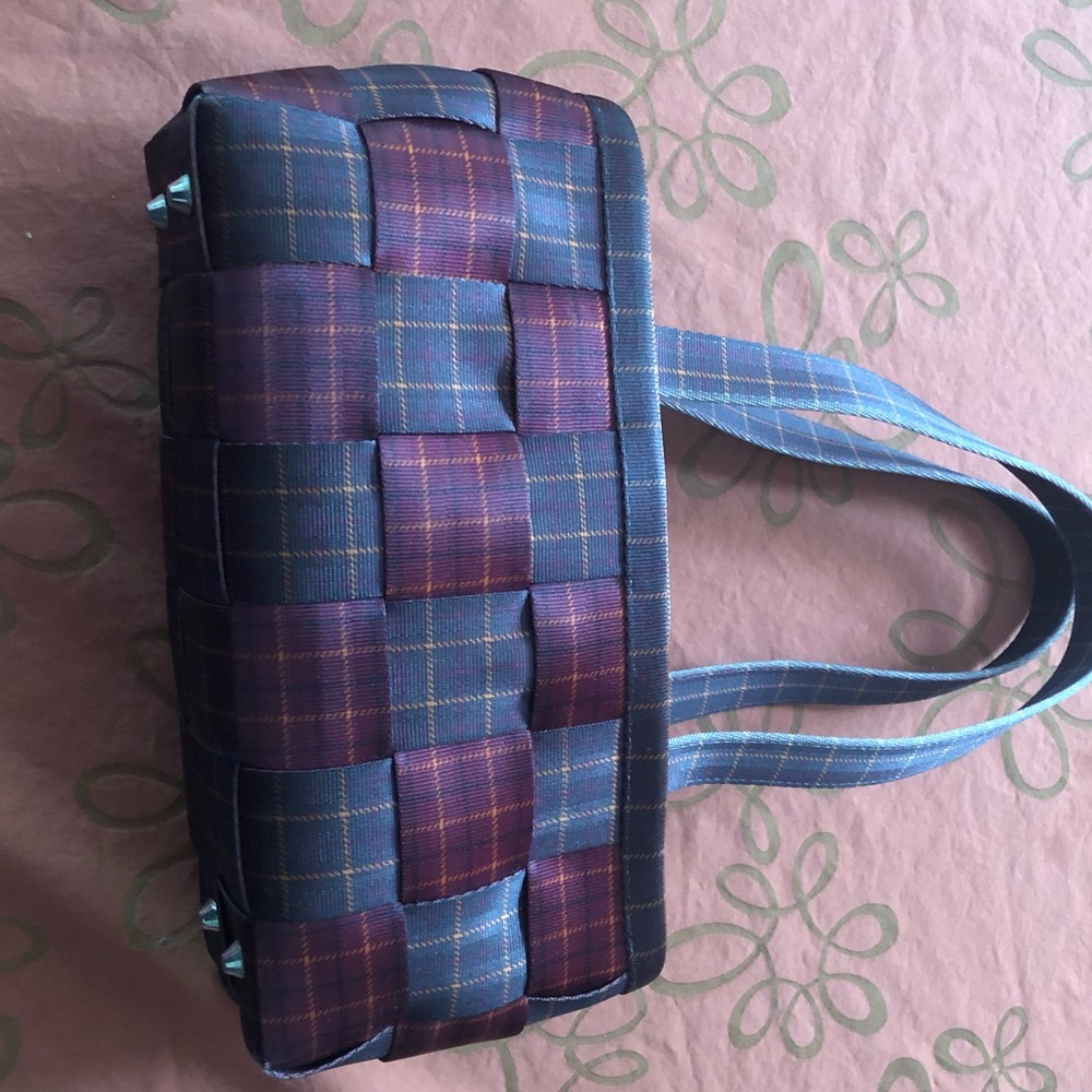 Harvey’s seatbelt bag